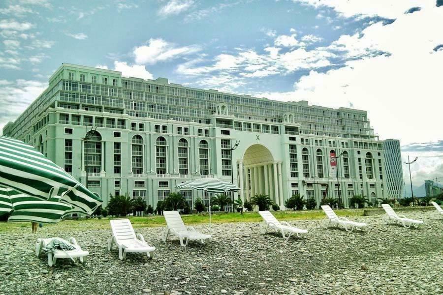 Apartments By The Sea Batumi Bagian luar foto