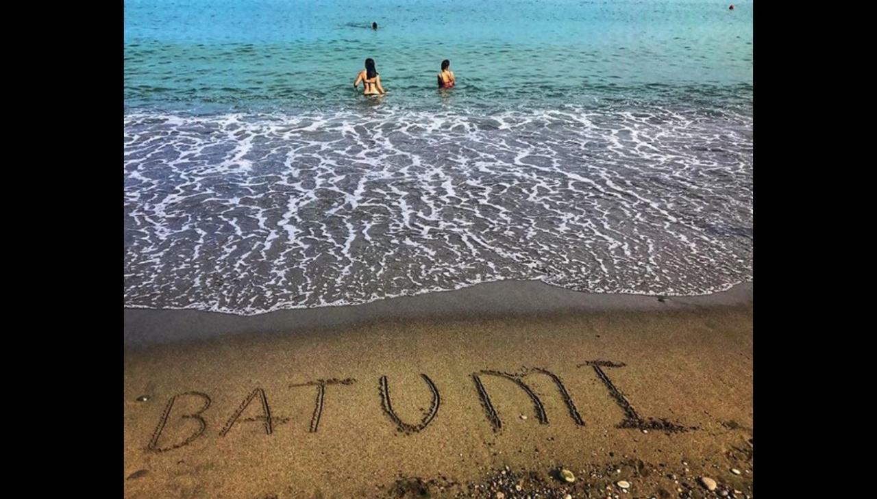 Apartments By The Sea Batumi Bagian luar foto